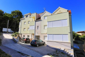 Apartments and rooms with parking space Split - 11623